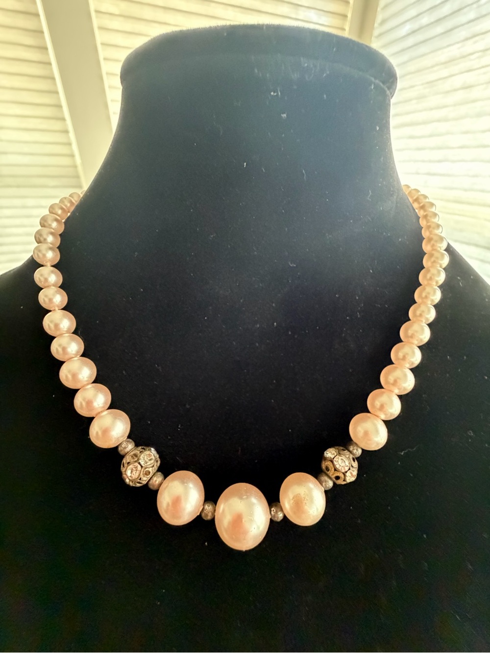 Pearl-Like Pink Beaded Necklace by